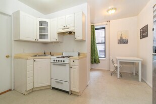 327 E 92nd St in New York, NY - Building Photo