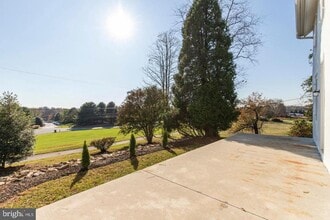 211 Gale Ln in Kennett Square, PA - Building Photo - Building Photo
