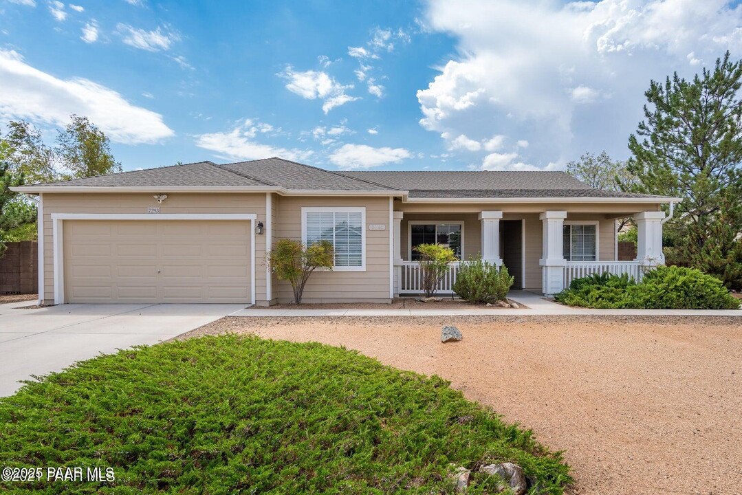 7293 N Summer Walk Way in Prescott Valley, AZ - Foto de edificio