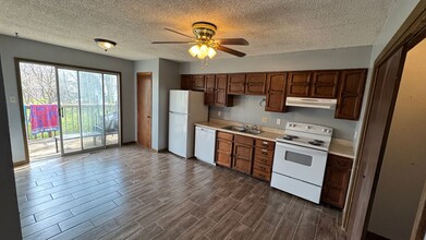 652-654-654 Pear Tree Cir in Columbia, MO - Foto de edificio - Building Photo