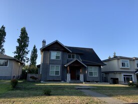 6841 Burns St in Burnaby, BC - Building Photo