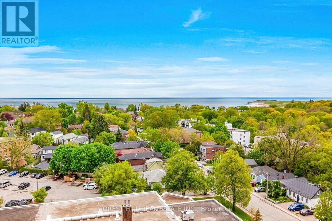 3845-3845 Lake Shore Blvd W in Toronto, ON - Building Photo