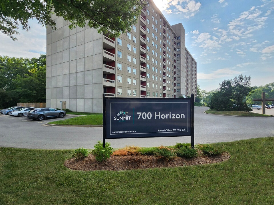 700 Horizon in London, ON - Building Photo