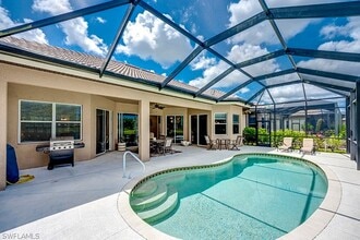 6101 Dogleg Dr in Naples, FL - Building Photo - Building Photo