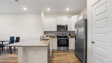 1761 Jakes Dr in Panama City, FL - Building Photo - Building Photo