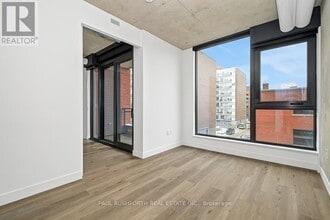 10-310 James St in Ottawa, ON - Building Photo - Building Photo