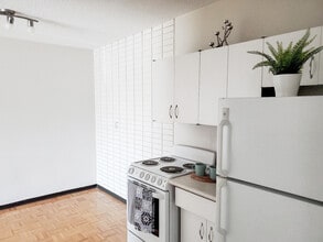 1025 Munroe Av in Winnipeg, MB - Building Photo - Building Photo