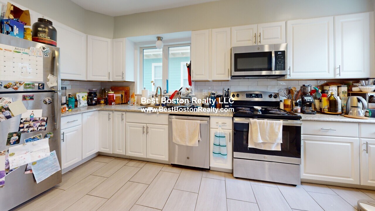 11 Pinkham Rd in Medford, MA - Building Photo