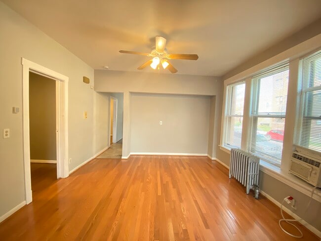 2232 W Addison St, Unit 1 in Chicago, IL - Building Photo - Building Photo