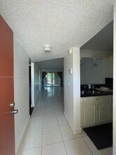 3410 Foxcroft Rd in Miramar, FL - Foto de edificio - Building Photo