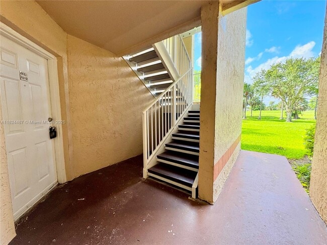 3360 Pinewalk Dr N in Margate, FL - Building Photo - Building Photo