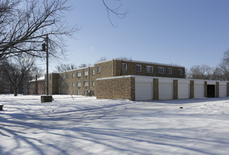 Essex Green in Bloomington, MN - Building Photo - Building Photo