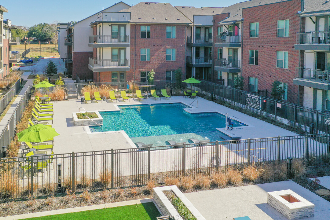 Riverside Place Apartments in Grand Prairie, TX - Building Photo