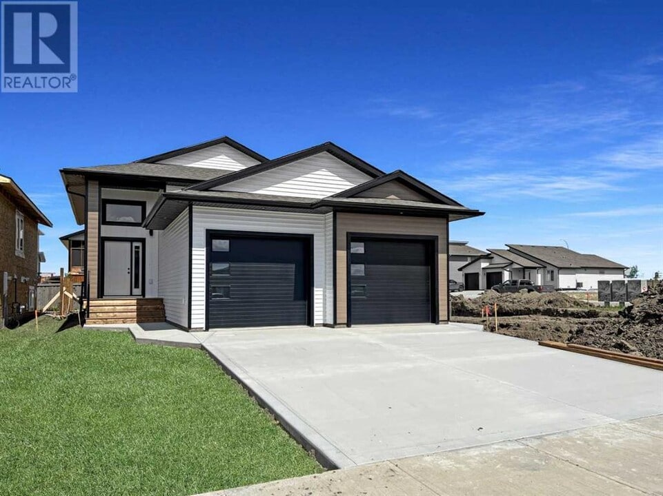 10206 128 Ave in Grande Prairie, AB - Building Photo