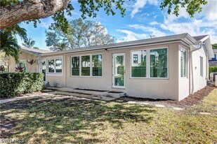 1019 7th St S in Naples, FL - Building Photo