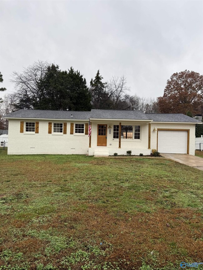 1002 Parcus Rd SE in Huntsville, AL - Foto de edificio - Building Photo