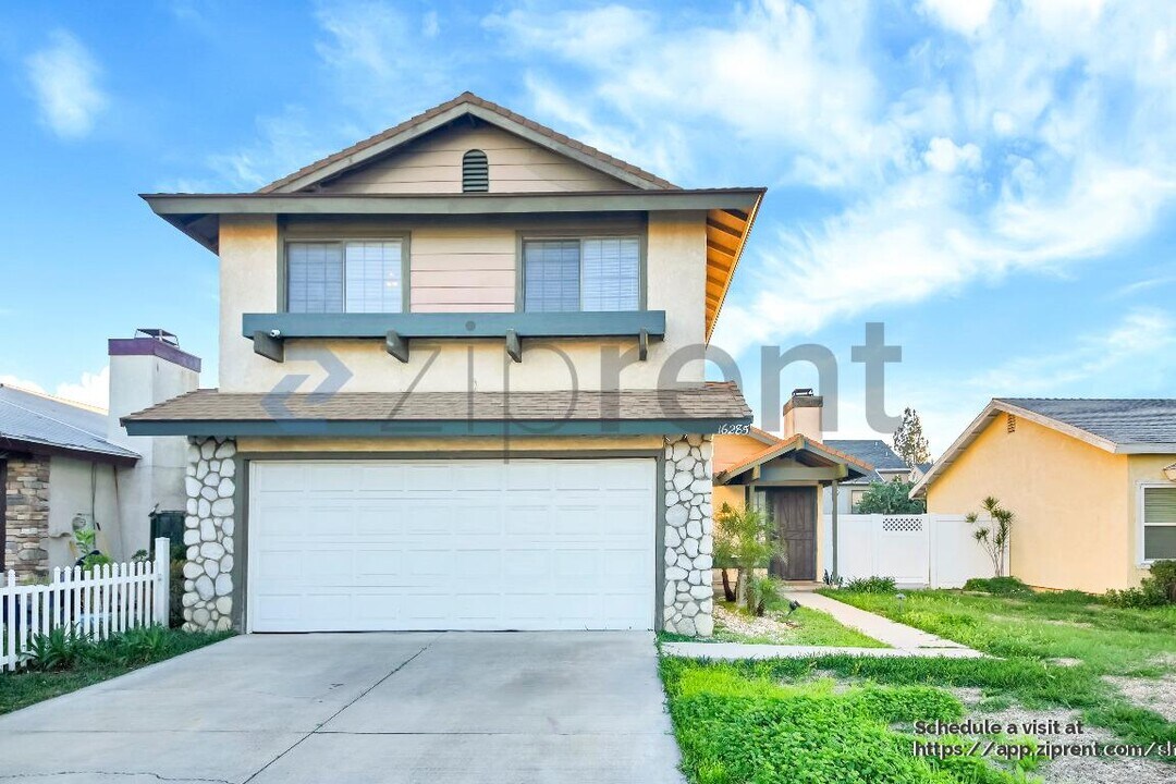 16285 Barbee St in Fontana, CA - Building Photo