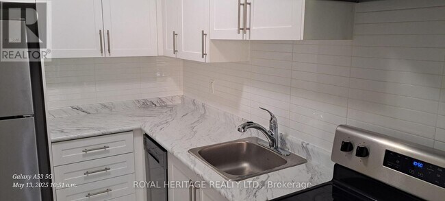 property at 945-945 Simcoe St N
