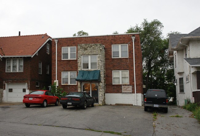 Park Place Apartments in Omaha, NE - Building Photo - Building Photo