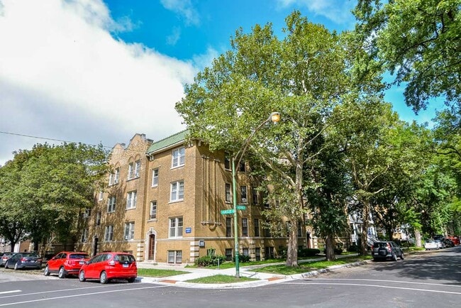 2119 W Ainslie St, Unit J03W