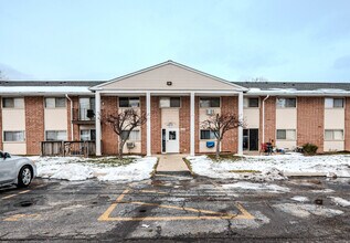 685 E Fullerton Ave in Glendale Heights, IL - Foto de edificio - Building Photo
