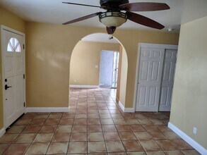 2447 Beach St in Oceano, CA - Foto de edificio - Building Photo