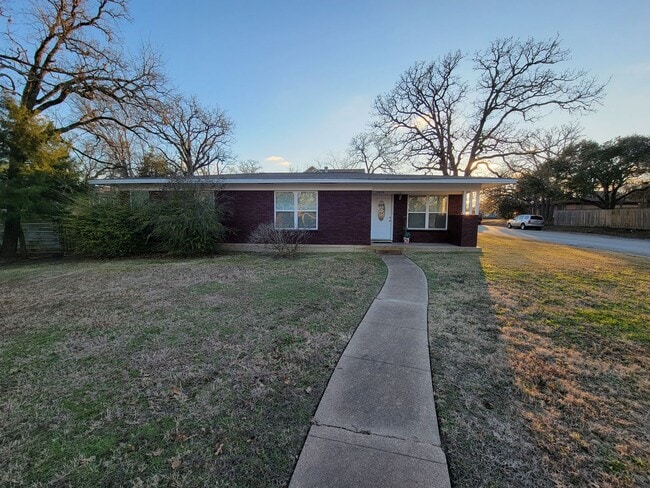 4200 Oaklawn St in Bryan, TX - Building Photo - Building Photo