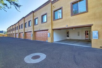 Brownstone at the Biltmore in Phoenix, AZ - Building Photo - Building Photo