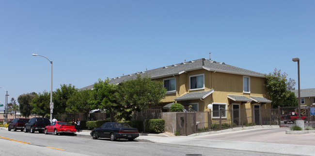 Sunshine Terrace Apartments in Whittier, CA - Building Photo - Building Photo