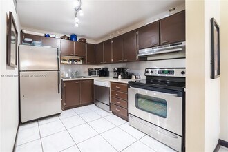 701 NE 1st Ct in Hallandale Beach, FL - Building Photo - Building Photo