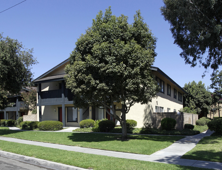 Glen Oaks Apartments in Anaheim, CA - Foto de edificio