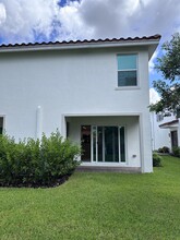 6827 Broadwater Ln in Greenacres, FL - Building Photo - Building Photo