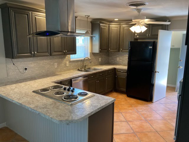 property at 1323 W Palm Dr