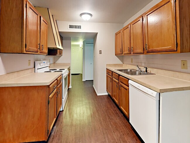 9706 Sophora Cir in Dallas, TX - Building Photo - Building Photo
