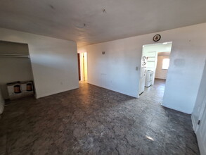 21528 Kenyon Ave in Port Charlotte, FL - Foto de edificio - Building Photo