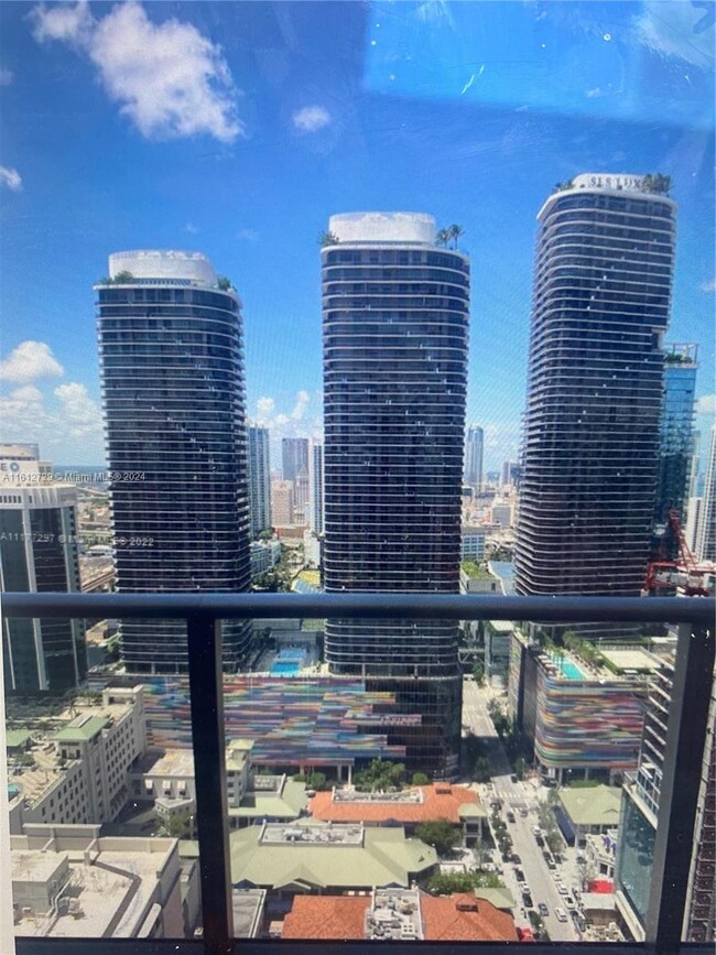 1100 S Miami Ave, Unit 3307 in Miami, FL - Foto de edificio - Building Photo