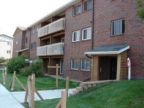 Greenbriar Apartments in St. Cloud, MN - Foto de edificio - Building Photo