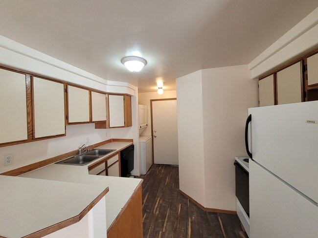 716 NW Sunburst Ct in Moses Lake, WA - Building Photo - Building Photo