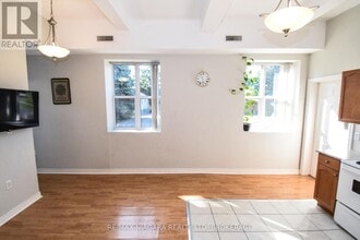 6365 Drummond Rd in Niagara Falls, ON - Foto de edificio - Building Photo