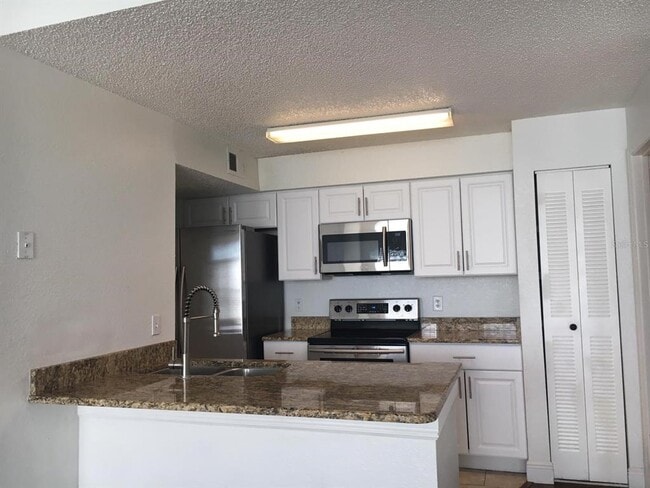 2218 Grand Cayman Ct in Kissimmee, FL - Building Photo - Building Photo