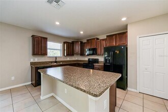 3814 Kearsney Abbey Cir in Dover, FL - Building Photo - Building Photo