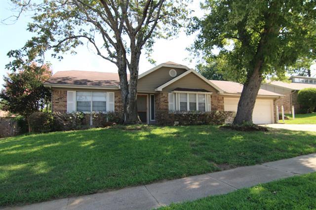 745 Spring Valley Dr in Hurst, TX - Building Photo - Building Photo