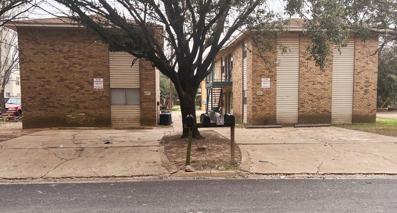 401 Boyett St in College Station, TX - Building Photo