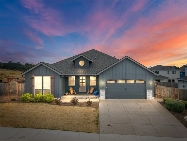 496 NW Cascade Mountain Dr