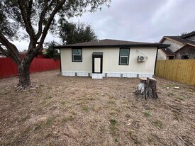 16 Gardenia St in Edinburg, TX - Building Photo