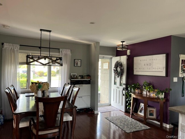 32 Lloyd Ave in North Babylon, NY - Building Photo - Building Photo