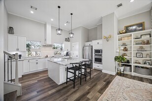 2108 Oatfield Dr in Houston, TX - Building Photo