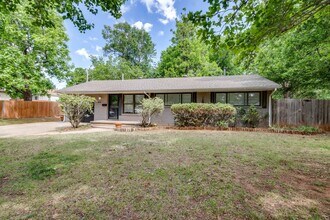 409 E 8th St in Edmond, OK - Building Photo - Building Photo