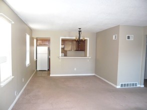 11003 NW Jones Dr in Kansas City, MO - Building Photo - Interior Photo