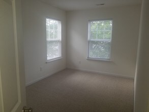 330 Gilman Ln-Unit -100 in Raleigh, NC - Building Photo - Building Photo